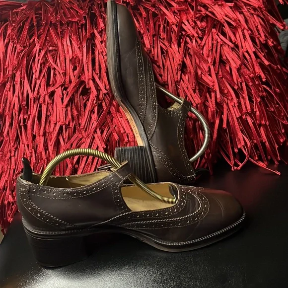 Kenneth Cole wingtip Leather stacked wood heel brown leather perf. vintage pump - Picture 5 of 12